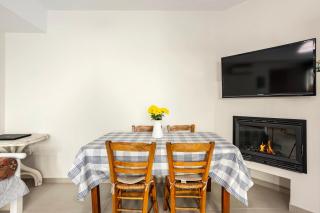 Azure Seaside Retreat in the Heart of Petalidi - Petalidi - 6