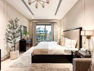 Trophy - Downtown Scape Views Suite - 1