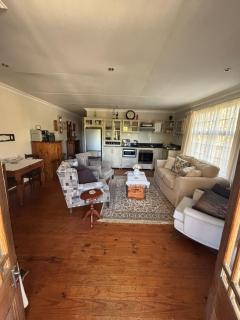 Quaint 2-Bed,2-Bathr Self-Cater - Ladybrand - 0