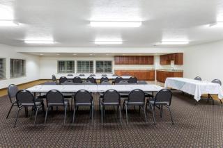 Super 8 by Wyndham Montpelier - 1
