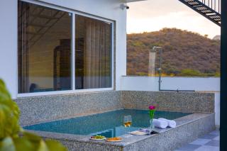 Alaya Stays Kodiyat Pet-Friendly Rooms With Views of Sajjangarh Palace & Plunge Pool - 8