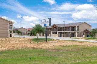 Eagle's Den Suites Carrizo Springs a Travelodge by Wyndham - Carrizo Springs - 8