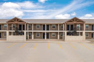 Eagle's Den Suites Carrizo Springs a Travelodge by Wyndham - Carrizo Springs - 7