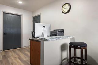Eagle's Den Suites Carrizo Springs a Travelodge by Wyndham - Carrizo Springs - 4