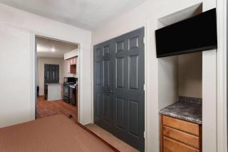 Eagle's Den Suites Big Spring a Travelodge by Wyndham - Big Spring - 2