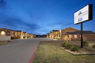 Eagle's Den Suites Andrews a Travelodge by Wyndham - Andrews - 9