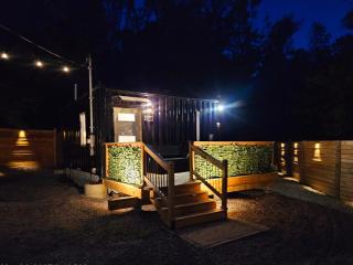 The Tuck-Tiny Home Cabin - Lexington - 0