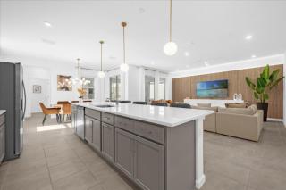 6 Bedrooms 45 Bathrooms Solara 2382Sw - 4