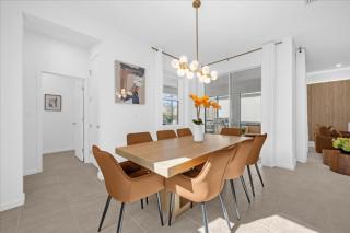 6 Bedrooms 45 Bathrooms Solara 2382Sw - 1