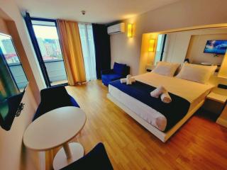 City Royale Luxury Sea View Suite with Balcony - Batoemi - 1
