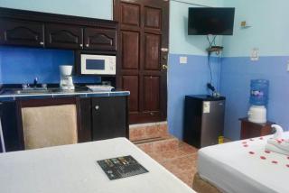 SeaView Deluxe Studio w Kitchenette, Balcony Pool - Belize City - 8