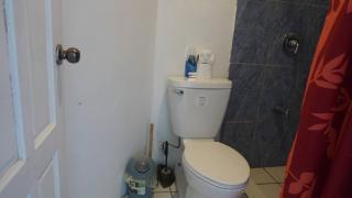 Room in Apartment - Sea View Bedroom w Garden, Pool Deck by Airport - Belize City - 5