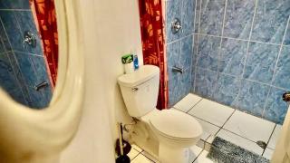 Room in Apartment - Sea View Bedroom w Garden, Pool Deck by Airport - Belize City - 4