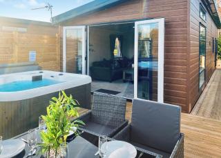 Noahs Retreat - Laceby - 4