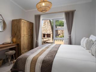 Phezulu Manor, Panoramic Views, Serviced Retreat - 3