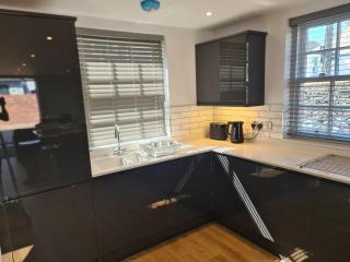 Number 10 - Stunning brand new house - sleeps 6 - free parking - 0