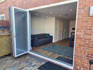 Number 10 - Stunning brand new house - sleeps 6 - free parking - 7