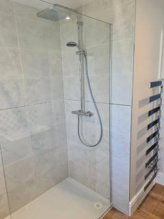 Number 10 - Stunning brand new house - sleeps 6 - free parking - 5
