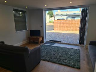 Number 10 - Stunning brand new house - sleeps 6 - free parking - 4