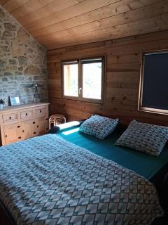 Eco-grange au milieu de notre ferme biologique O'Naturel avec sa mare et son ruisseau - Massat - 3