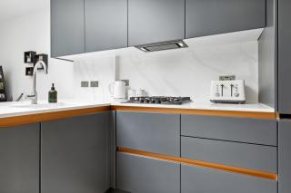 Spacious 5BR for Work Crews Parking & WiFi - 1