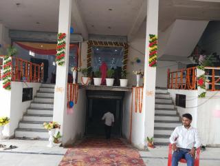 D P Palace - Chaudhary Charan Singh International Airport - 9