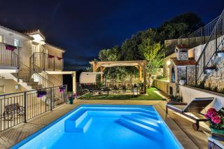 Swim SPA Heated Pool Complex - Žrnovnica - 8