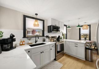 Modernized Historical Home in Downtown Medina with Hot Tub - Medina - 2