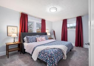 4 Bed 2 Bath Walk to Lakewood Restaurants and Shops - 8