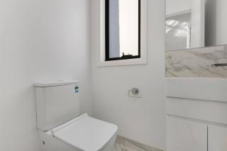 Contemporary 3-Bedroom Townhouse - Melbourne - 3