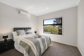 Spacious 4-Bedroom Family Retreat - Melbourne - 8