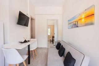Seaview and Sunsets - Beachside Retreats - Ayía Kiriakí - 8