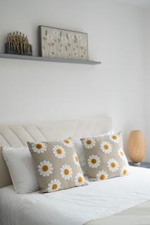 Stylish Modern Apartment by Aldgate East Station 4 - 7