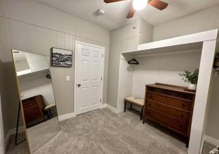 3 Bedroom Home, Walk to Lake Erie - Willoughby - 8