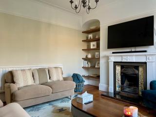 Gorgeous 4 bedroom Townhouse - 9