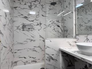 FELLINI 3BR with safe parking - 2