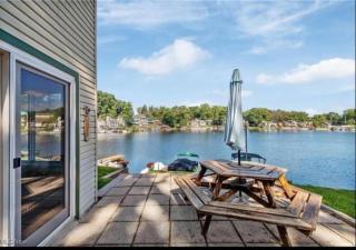 Lakefront Retreat on Portage Lakes w/Game Room - 6