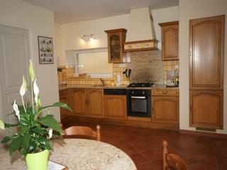 Spacious Holiday Home in Besse with Swimming Pool - Besse - 4