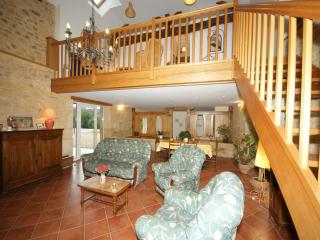 Spacious Holiday Home in Besse with Swimming Pool - Besse - 5