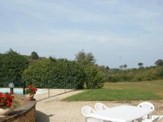 Spacious Holiday Home in Besse with Swimming Pool - Besse - 8