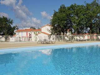 Holiday Home in France's Cozy Park - Talmont-Saint-Hilaire - 9