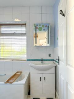 Modern Family Home near Reculver - Sleeps 8 - Pets Friendly! - 6