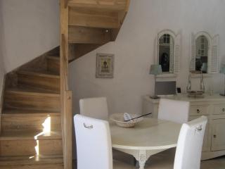 Very spacious and luxurious holiday home on quiet estate 1880 with pool - Buzon - 7