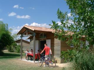 Chalet in France with Garden Terrace - Castelmoron-sur-Lot - 4