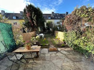 Nest & Rest Garden Stay with Free Parking - 6