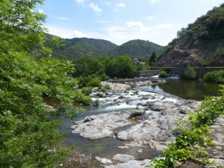 Lovely house with grass garden, shared swimmingpool, next to the river Ardèche - 2