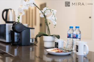 Stylish 1BR in Peninsula Five Views & Pool - 8