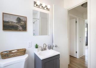 Comfortable and Family Friendly! - Parma Heights - 2