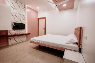 Hotel Ranmala Family and Garden Restaurant - - 2