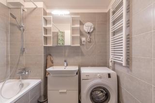 Maria's Family Home with free Parking - 5